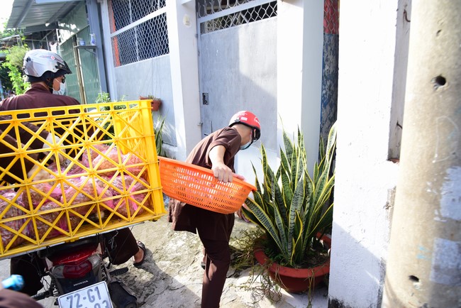 Continuing to support people in need in the Covid-19 pandemic of Hoang Phap Pagoda (series 5)