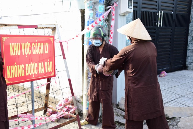 Continuing to support people in need in the Covid-19 pandemic of Hoang Phap Pagoda (series 5)