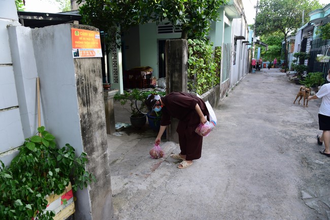 Continuing to support people in need in the Covid-19 pandemic of Hoang Phap Pagoda (series 5)