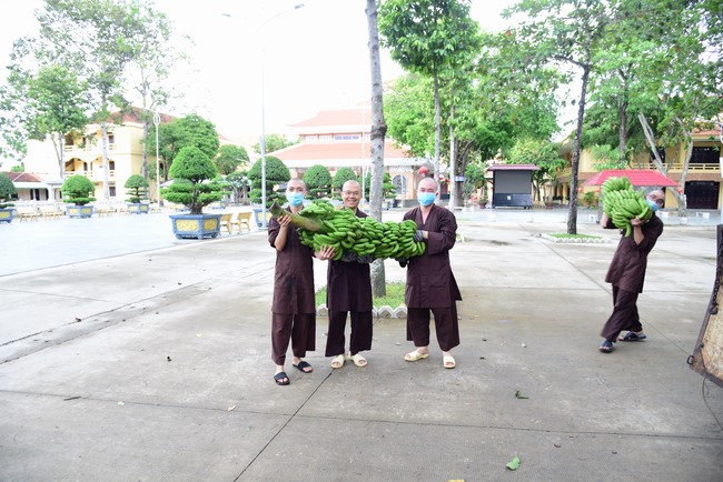 Continuing to support people in need in the Covid-19 pandemic of Hoang Phap Pagoda (series 5)