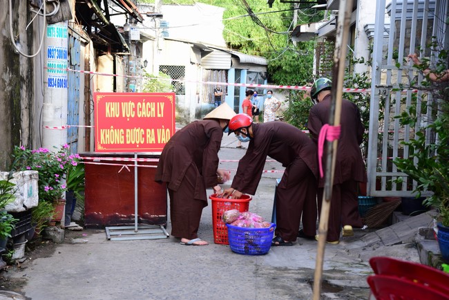 Continuing to support people in need in the Covid-19 pandemic of Hoang Phap Pagoda (series 5)