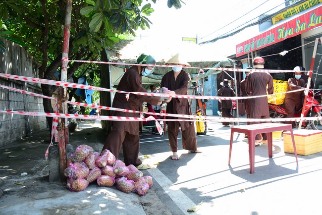 Continuing to support people in need in the Covid-19 pandemic of Hoang Phap Pagoda (series 5)
