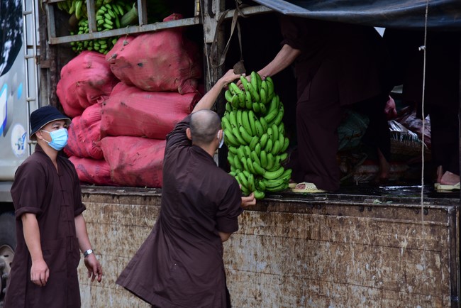Continuing to support people in need in the Covid-19 pandemic of Hoang Phap Pagoda (series 5)