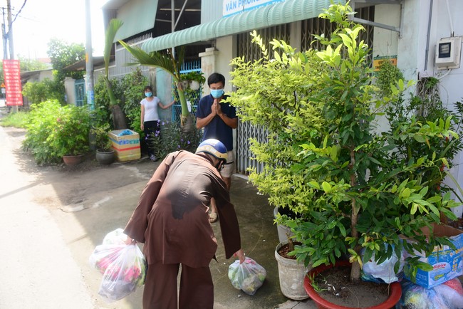 Continuing to support people in need in the Covid-19 pandemic of Hoang Phap Pagoda (series 5)