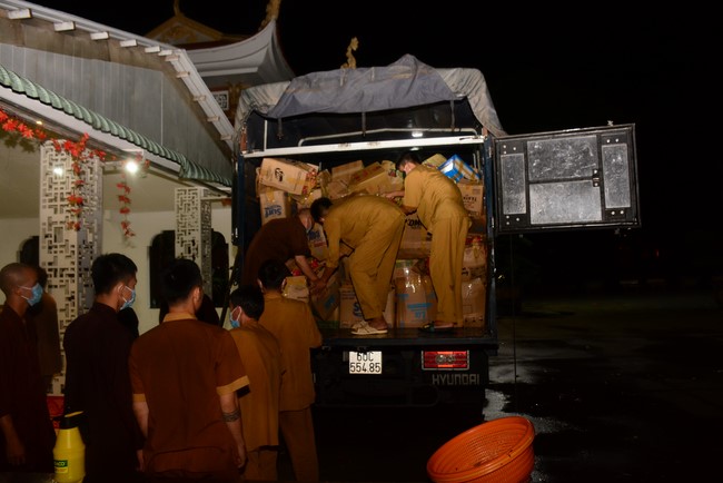 Continuing to support people in need in the Covid-19 pandemic of Hoang Phap Pagoda (series 5)