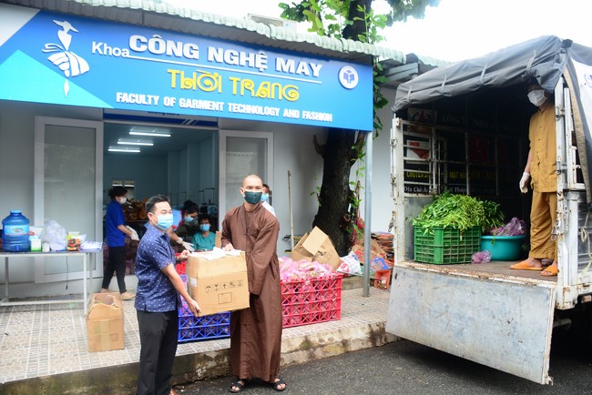 Continuing to support people in need in the Covid-19 pandemic of Hoang Phap Pagoda (series 5)