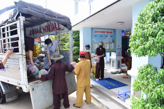 Continuing to support people in need in the Covid-19 pandemic of Hoang Phap Pagoda (series 5)