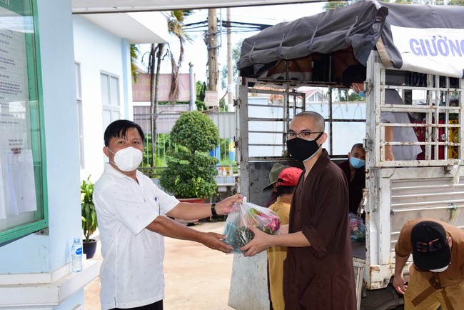 Continuing to support people in need in the Covid-19 pandemic of Hoang Phap Pagoda (series 5)