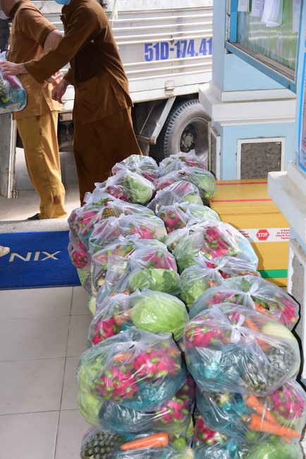 Continuing to support people in need in the Covid-19 pandemic of Hoang Phap Pagoda (series 5)