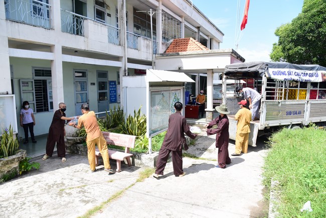 Continuing to support people in need in the Covid-19 pandemic of Hoang Phap Pagoda (series 5)