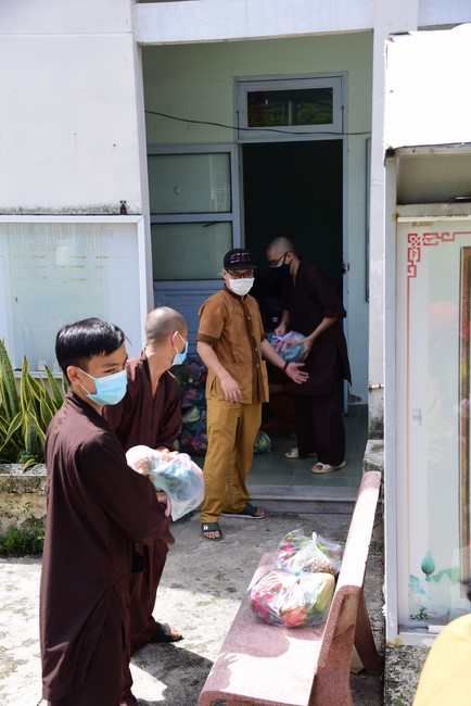 Continuing to support people in need in the Covid-19 pandemic of Hoang Phap Pagoda (series 5)
