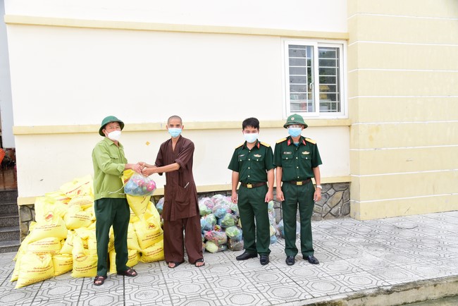 Continuing to support people in need in the Covid-19 pandemic of Hoang Phap Pagoda (series 5)