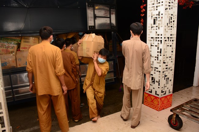 Continuing to support people in need in the Covid-19 pandemic of Hoang Phap Pagoda (series 5)