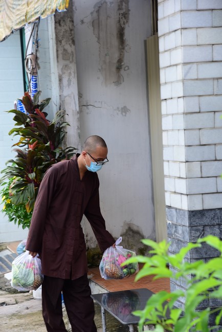 Continuing to support people in need in the Covid-19 pandemic of Hoang Phap Pagoda (series 5)