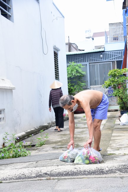Continuing to support people in need in the Covid-19 pandemic of Hoang Phap Pagoda (series 5)