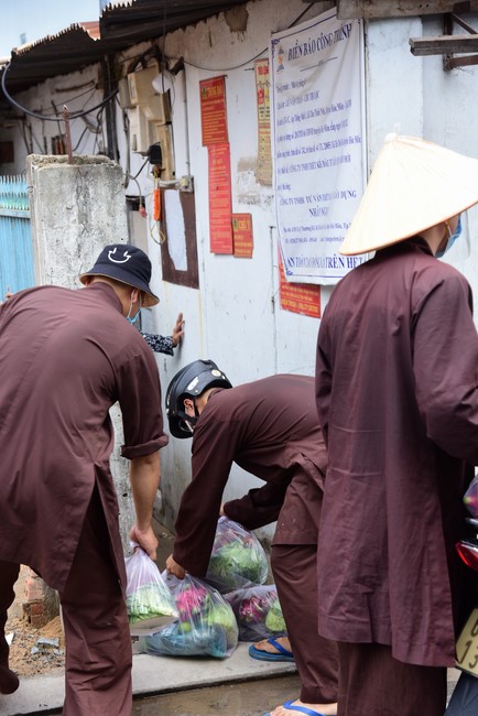 Continuing to support people in need in the Covid-19 pandemic of Hoang Phap Pagoda (series 5)
