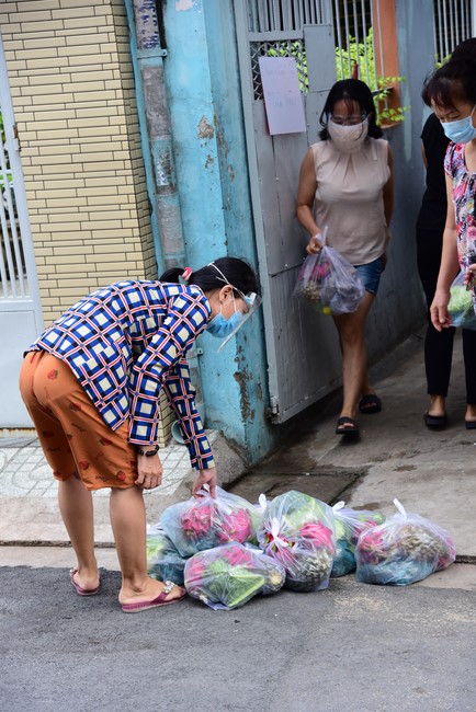 Continuing to support people in need in the Covid-19 pandemic of Hoang Phap Pagoda (series 5)