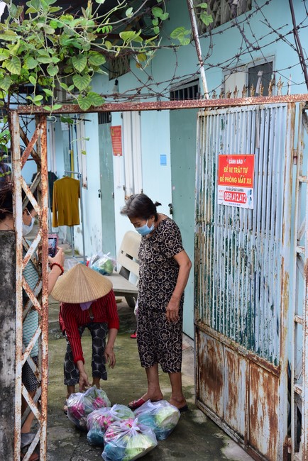 Continuing to support people in need in the Covid-19 pandemic of Hoang Phap Pagoda (series 5)