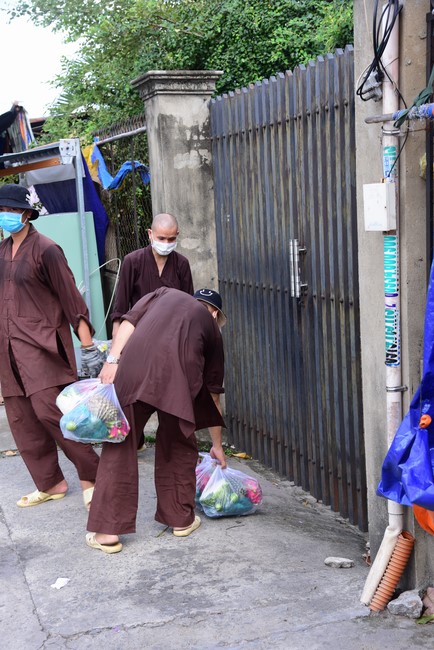 Continuing to support people in need in the Covid-19 pandemic of Hoang Phap Pagoda (series 5)