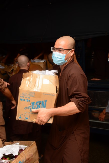 Continuing to support people in need in the Covid-19 pandemic of Hoang Phap Pagoda (series 5)