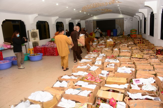 Continuing to support people in need in the Covid-19 pandemic of Hoang Phap Pagoda (series 5)