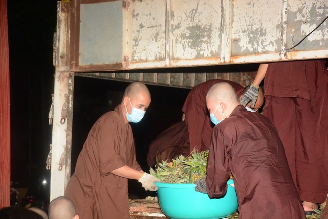 Continuing to support people in need in the Covid-19 pandemic of Hoang Phap Pagoda (series 5)