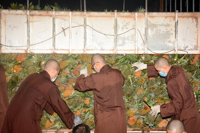 Continuing to support people in need in the Covid-19 pandemic of Hoang Phap Pagoda (series 5)