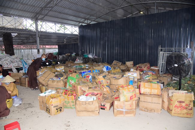 Continuing to support people in need in the Covid-19 pandemic of Hoang Phap Pagoda (series 5)