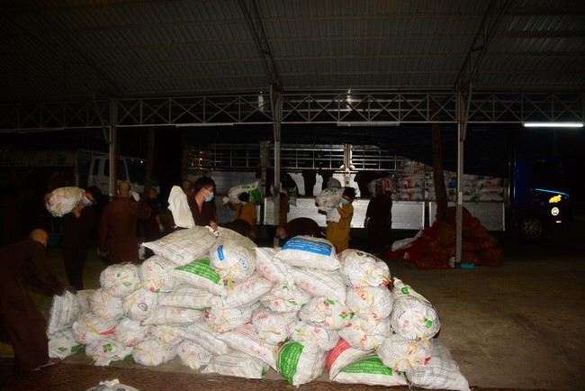 Continuing to support people in need in the Covid-19 pandemic of Hoang Phap Pagoda (series 5)