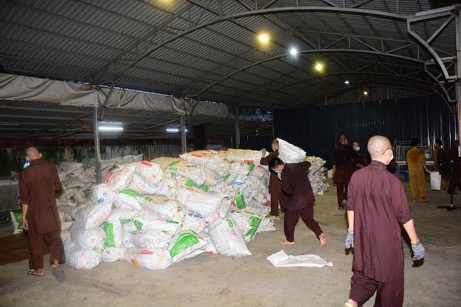 Continuing to support people in need in the Covid-19 pandemic of Hoang Phap Pagoda (series 5)