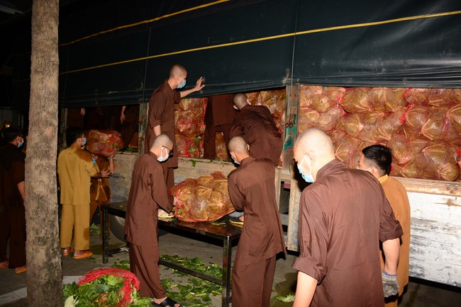 Continuing to support people in need in the Covid-19 pandemic of Hoang Phap Pagoda (series 5)