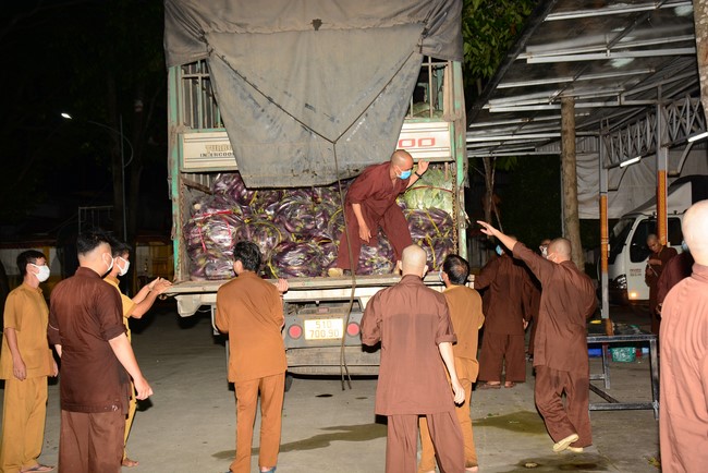 Continuing to support people in need in the Covid-19 pandemic of Hoang Phap Pagoda (series 5)