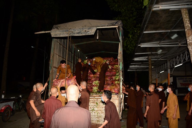 Continuing to support people in need in the Covid-19 pandemic of Hoang Phap Pagoda (series 5)