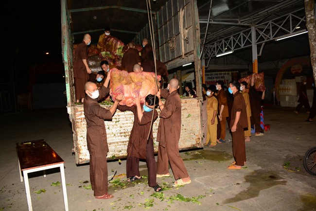 Continuing to support people in need in the Covid-19 pandemic of Hoang Phap Pagoda (series 5)