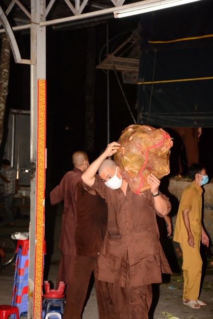 Continuing to support people in need in the Covid-19 pandemic of Hoang Phap Pagoda (series 5)