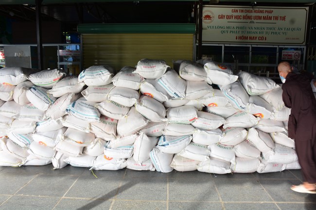 Continuing to support people in need in the Covid-19 pandemic of Hoang Phap Pagoda (series 5)