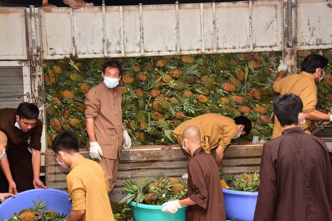 Continuing to support people in need in the Covid-19 pandemic of Hoang Phap Pagoda (series 5)