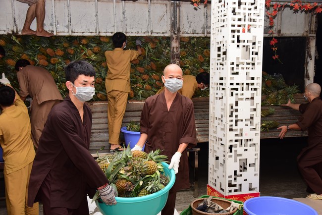 Continuing to support people in need in the Covid-19 pandemic of Hoang Phap Pagoda (series 5)