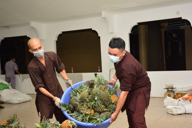 Continuing to support people in need in the Covid-19 pandemic of Hoang Phap Pagoda (series 5)