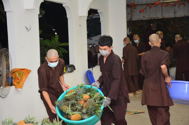 Continuing to support people in need in the Covid-19 pandemic of Hoang Phap Pagoda (series 5)