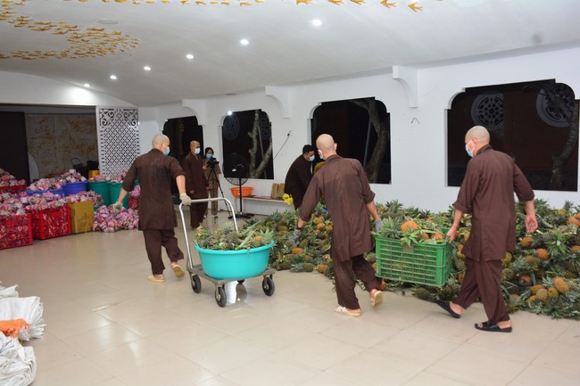 Continuing to support people in need in the Covid-19 pandemic of Hoang Phap Pagoda (series 5)