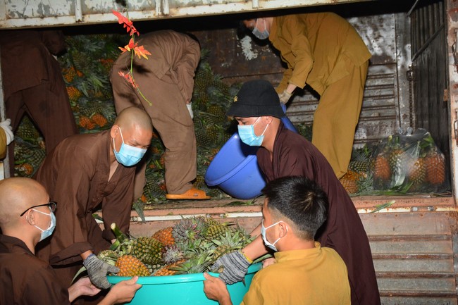 Continuing to support people in need in the Covid-19 pandemic of Hoang Phap Pagoda (series 5)