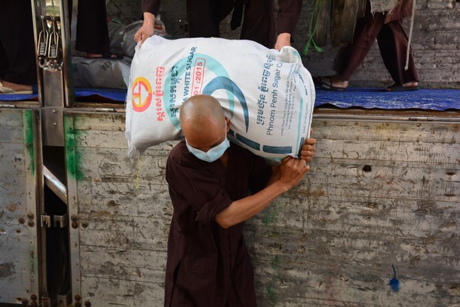 Continuing to support people in need in the Covid-19 pandemic of Hoang Phap Pagoda (series 5)