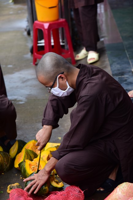 Continuing to support people in need in the Covid-19 pandemic of Hoang Phap Pagoda (series 5)