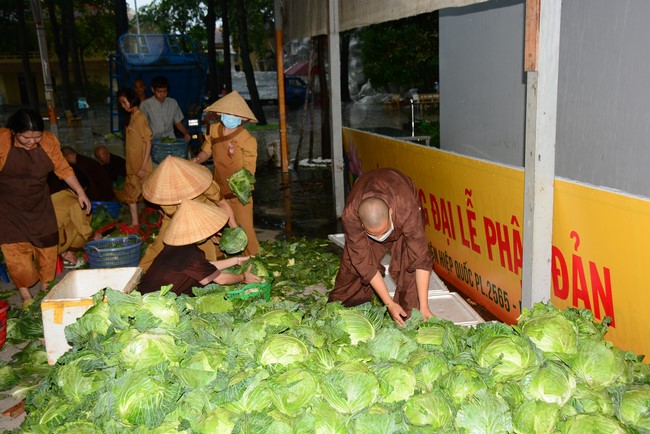 Continuing to support people in need in the Covid-19 pandemic of Hoang Phap Pagoda (series 5)