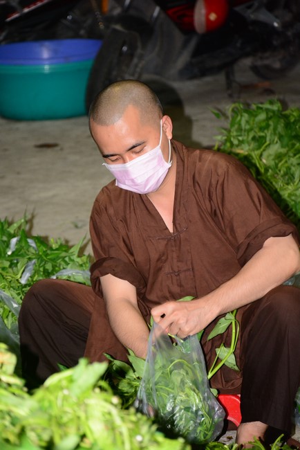 Continuing to support people in need in the Covid-19 pandemic of Hoang Phap Pagoda (series 5)