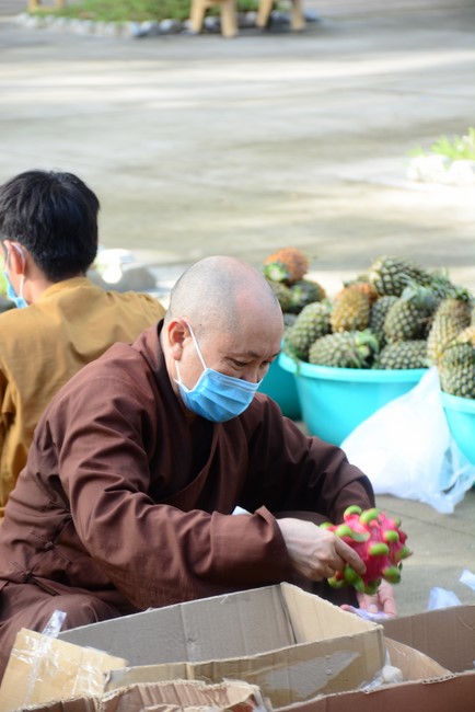 Continuing to support people in need in the Covid-19 pandemic of Hoang Phap Pagoda (series 5)