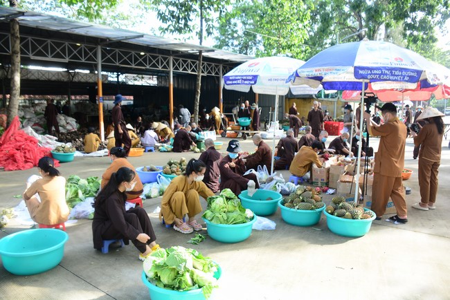 Continuing to support people in need in the Covid-19 pandemic of Hoang Phap Pagoda (series 5)