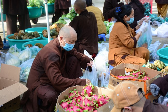 Continuing to support people in need in the Covid-19 pandemic of Hoang Phap Pagoda (series 5)