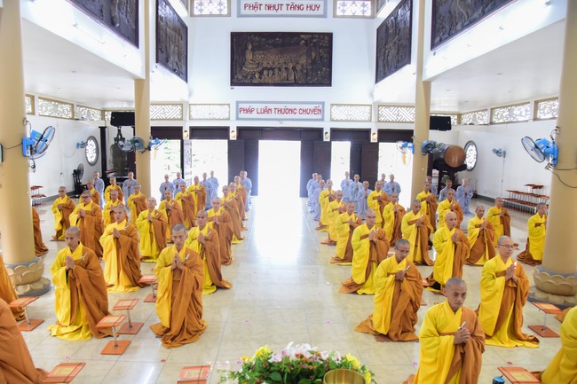 Pratimoksa commandment rite